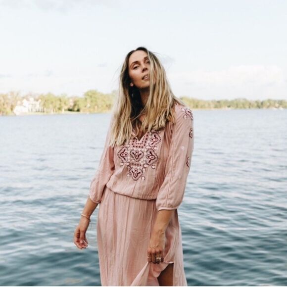 Melissa Odabash Sienna Embroidered Rose Blush Pink Maxi Dress - Picture 3 of 9